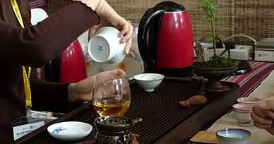 4K茶艺茶道喝茶泡茶茶杯视频的预览图